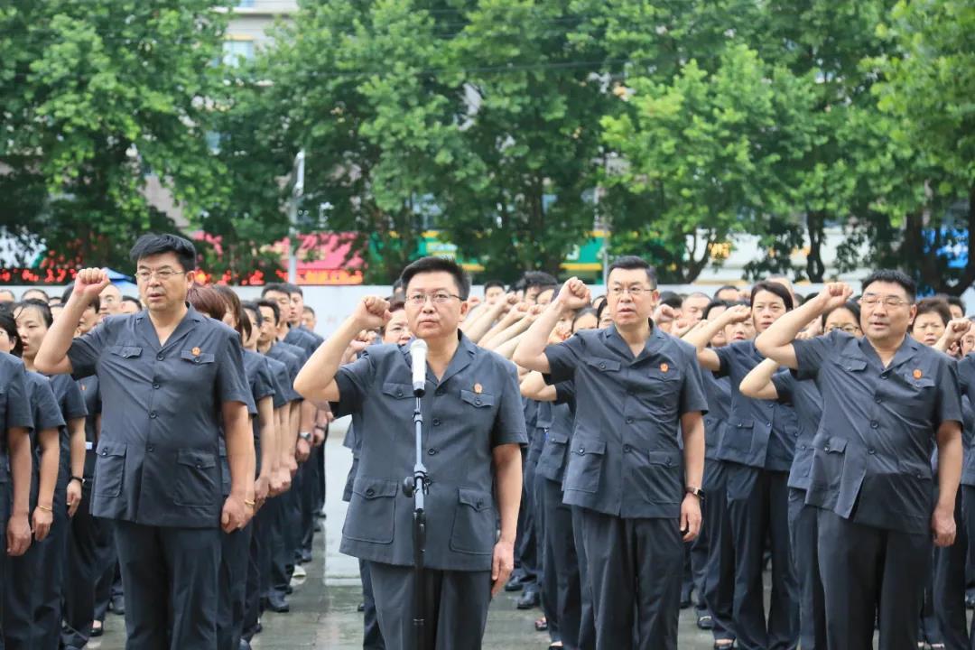 网上说民法典里有这种情况,有配偶一方和无配偶第三者同居,这同居双方会被拘役,是真的吗?- 专业的问答类网站